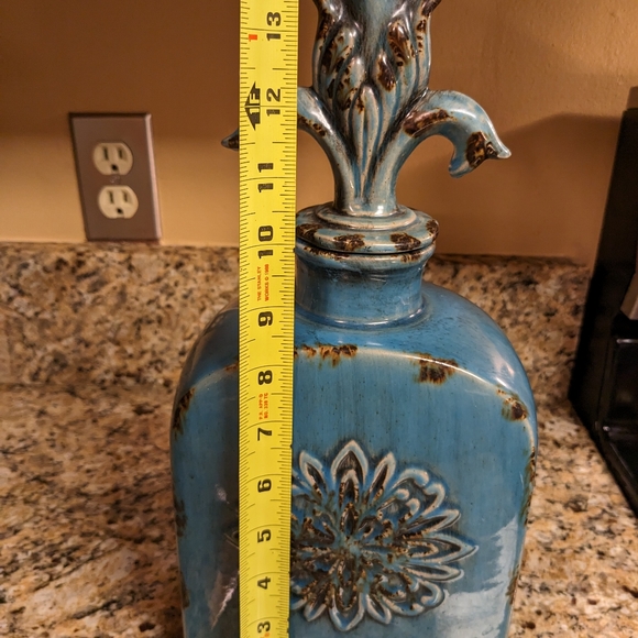 Privilege Turquoise Blue Vase with Fleur-de-lis Top, Very Unique, Beauti… - Picture 6 of 11